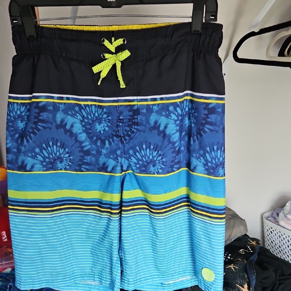 ZeroXposur Athletic Blue and Black Shorts with Sporty Design